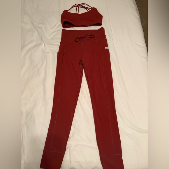 Vuori Women’s Rust Set - Picture 1 of 2